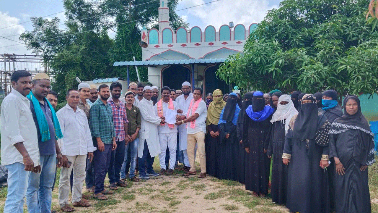 Minister Vemula | అభివృద్ధికే మా ఓటు..మంత్రి వేములకు మద్దతుగా ముస్లింల ఏకగ్రీవ తీర్మానం