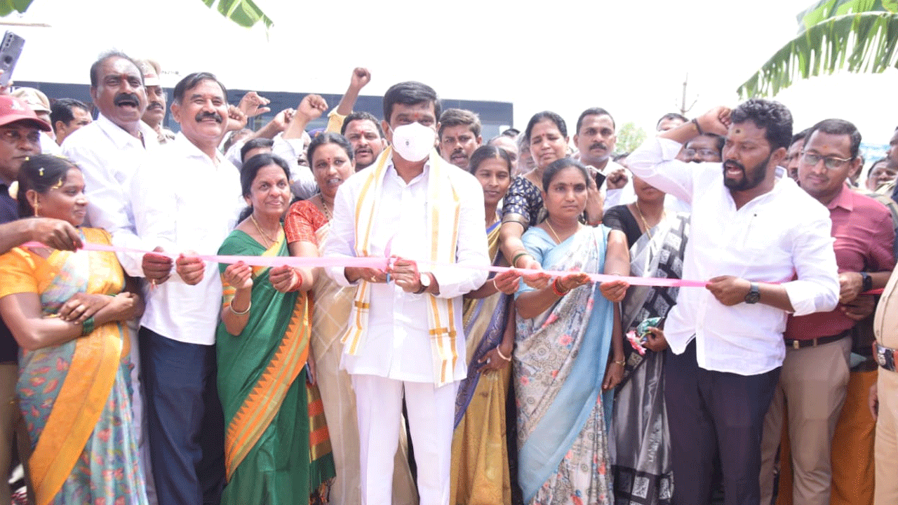 Minister Vemula |  సీఎం కేసీఆర్ చేసేదే చెప్తాడు.. చెప్పింది చేస్తాడు : మంత్రి వేముల