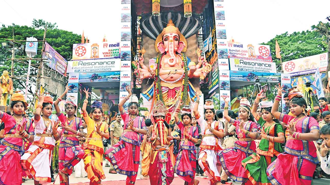 రెండు రోజులు.. 6 లక్షలు