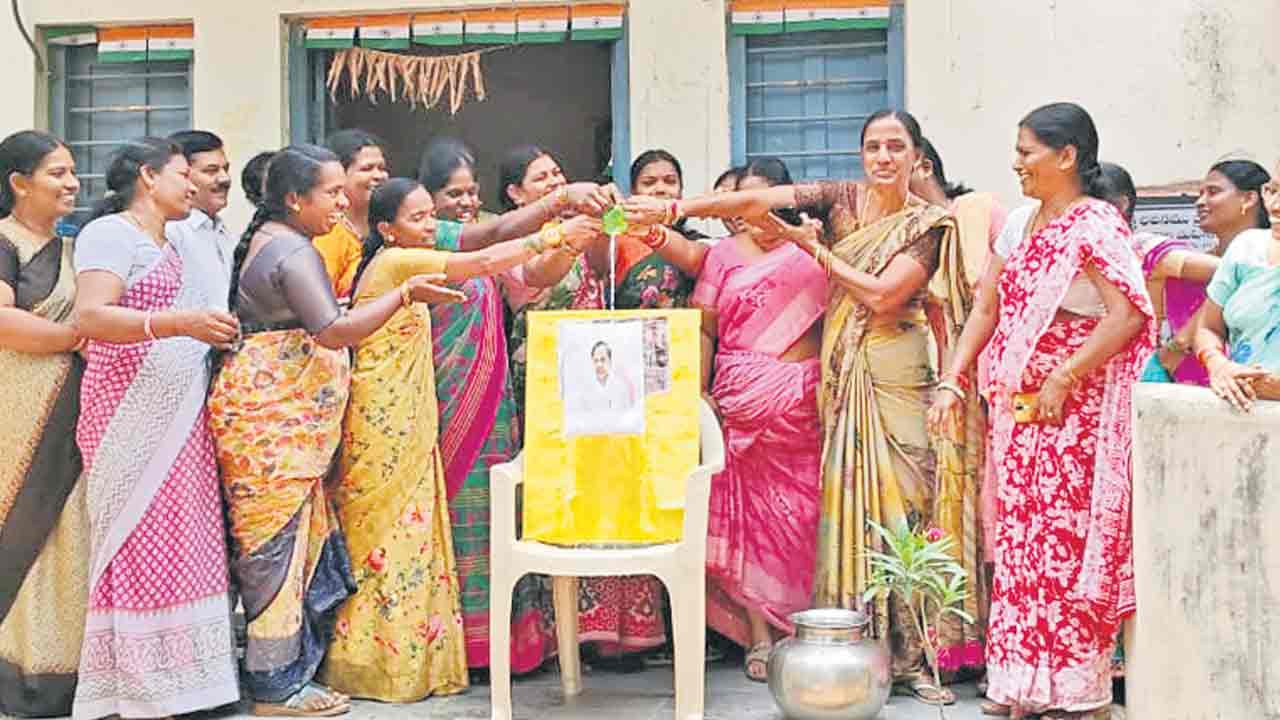 వేతనోత్సాహం..