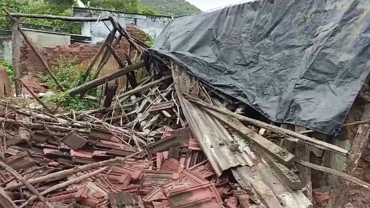 Wall Collapse | హనుమకొండ జిల్లాలో విషాదం..ఇంటి గోడ కూలి ముగ్గురు మృతి