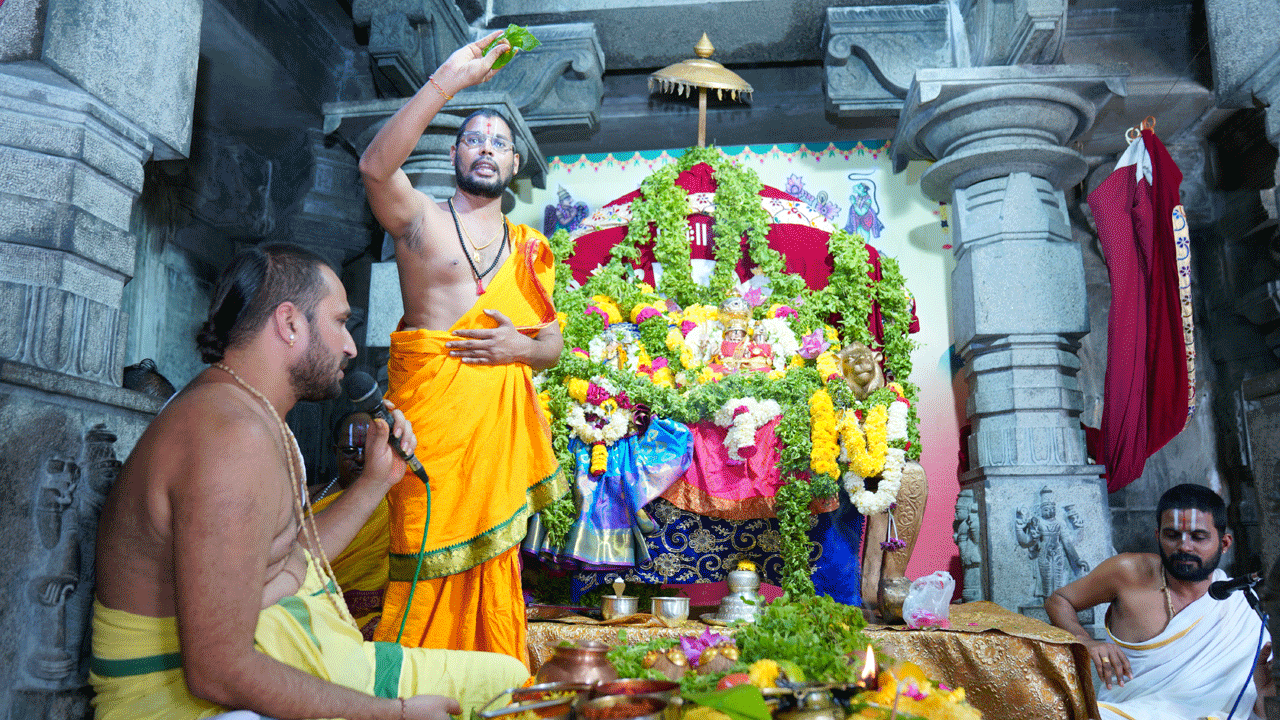 వైభవంగా లక్ష్మీనరసింహుడి నిత్య తిరుకల్యాణం