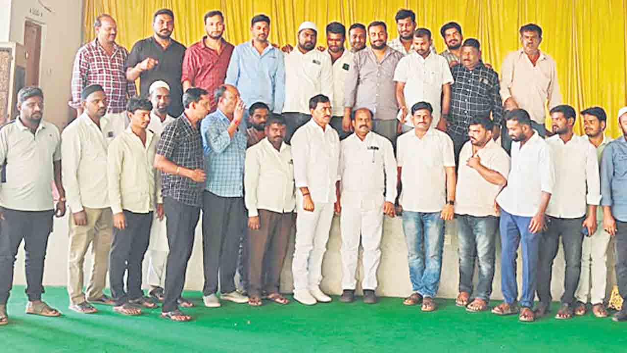 యువకులంతా సైనికుడిలా పనిచేయాలి