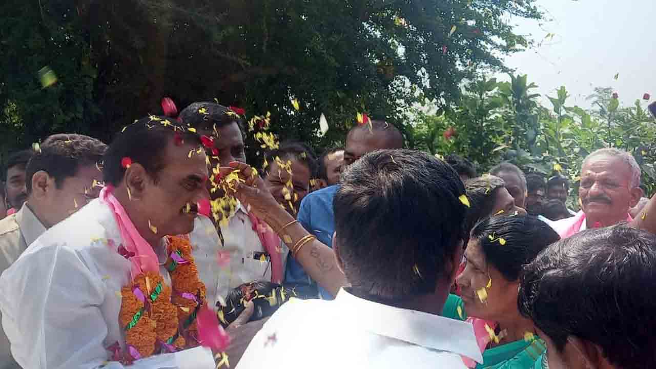 సంక్షేమ పథకాలను ఇంటింటికీ అందించాలి