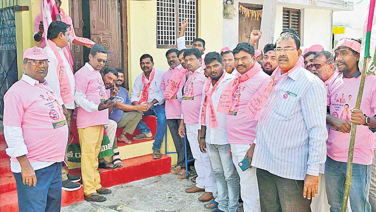 దుబ్బాక గడ్డపై గులాబీ జెండా ఎగరాలి