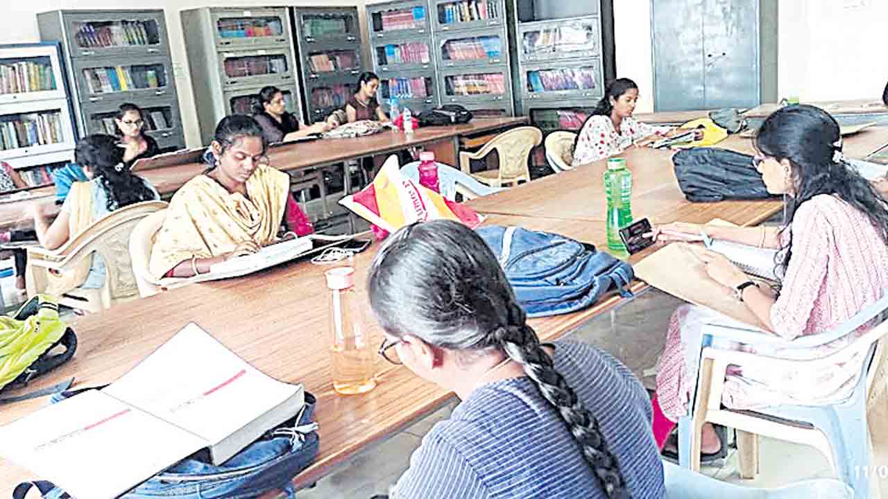 నిరుద్యోగులకు వరం.. బీసీ స్టడీ సర్కిల్‌