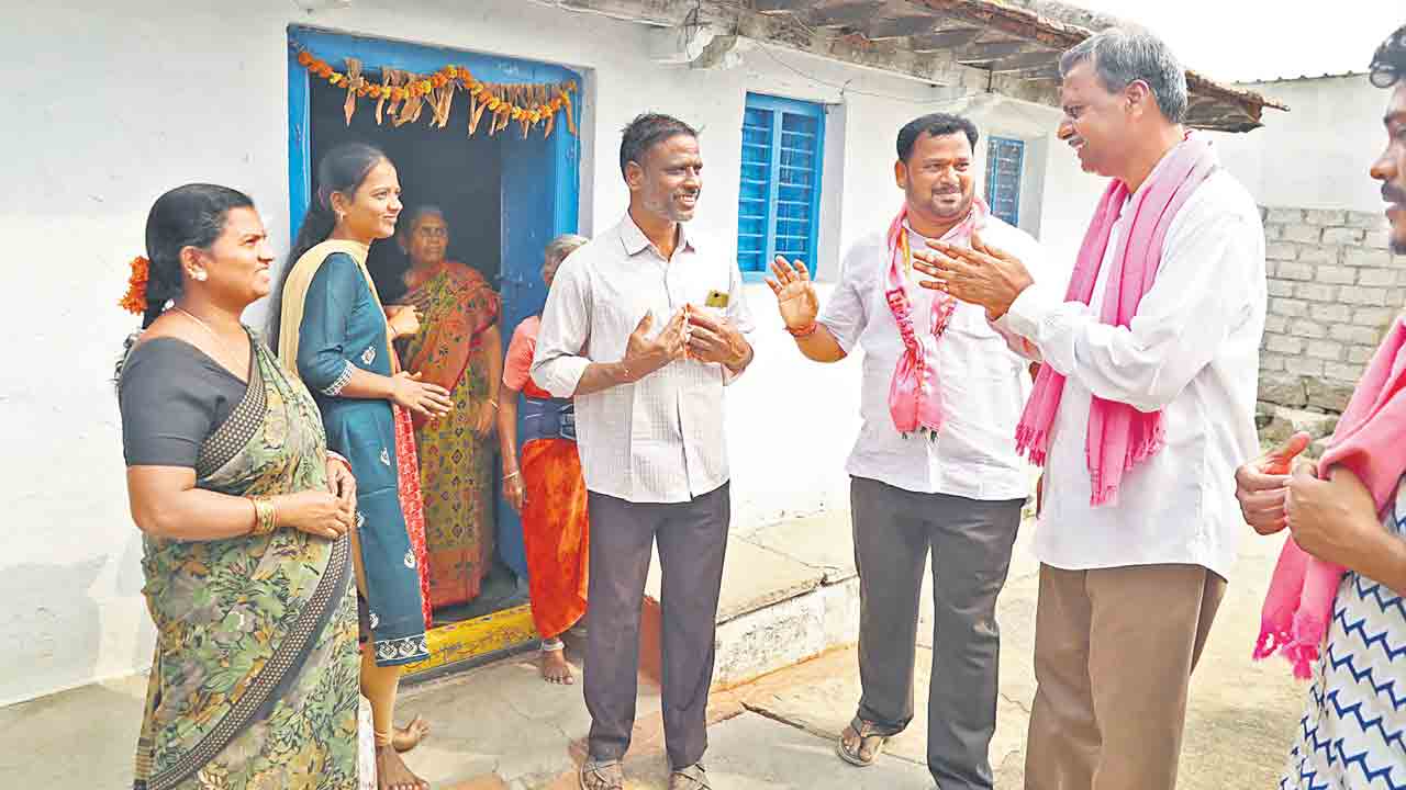 గ్రామగ్రామాన మహిళా భవనం నిర్మిస్తా