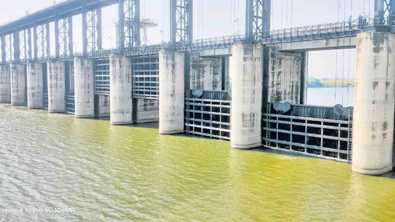 బాబ్లీ గేట్ల మూసివేత