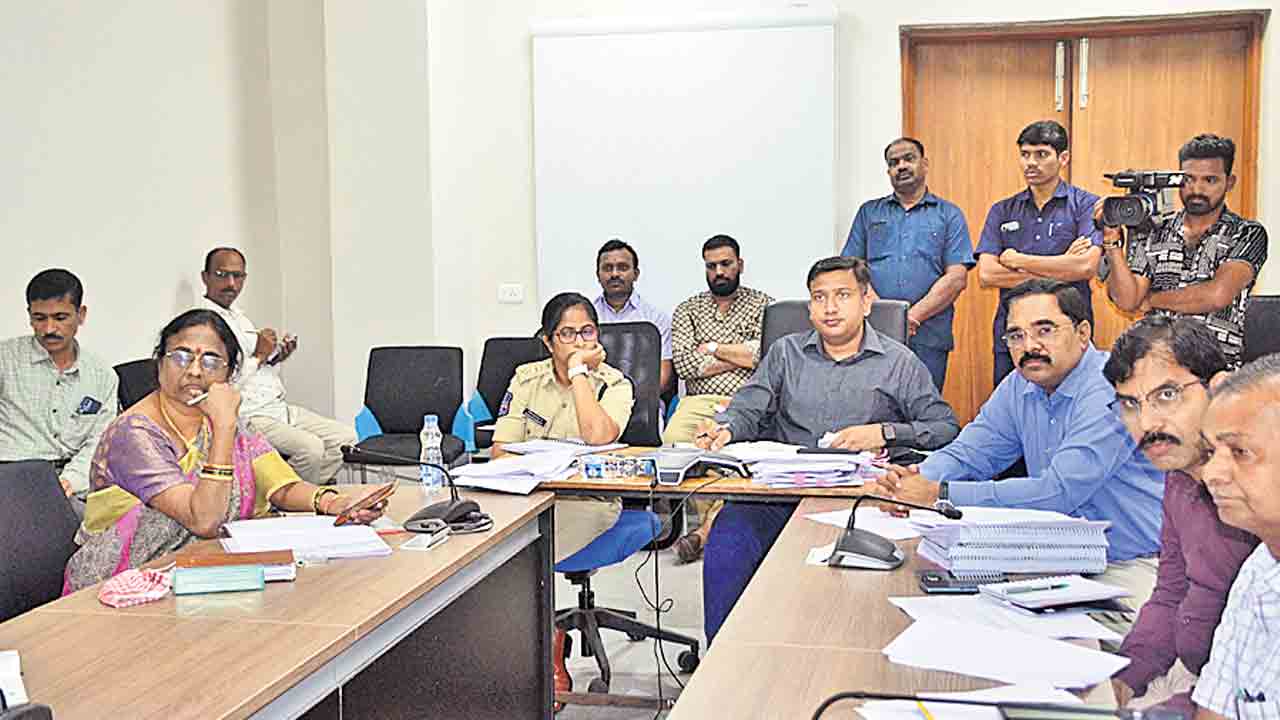 ఎన్నికల నియమావళిని అమలుచేయాలి