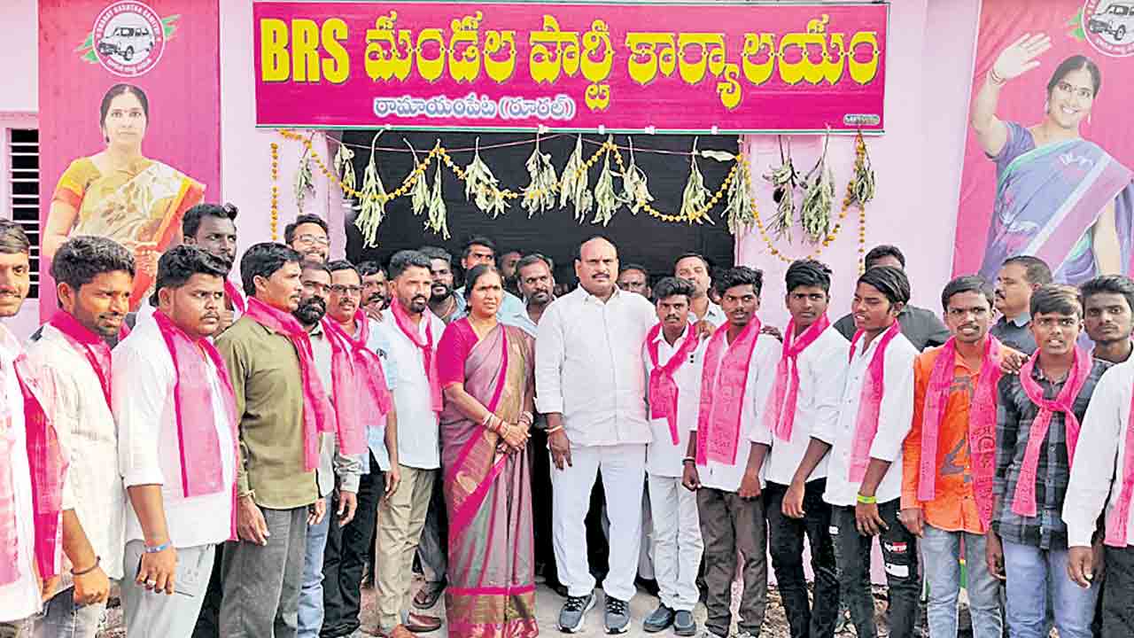 దశాబ్దం కింద కనిపించిన వారు ఇప్పుడు ఓట్లు అడిగేందుకు వస్తున్నారు : పద్మాదేవేందర్‌రెడ్డి