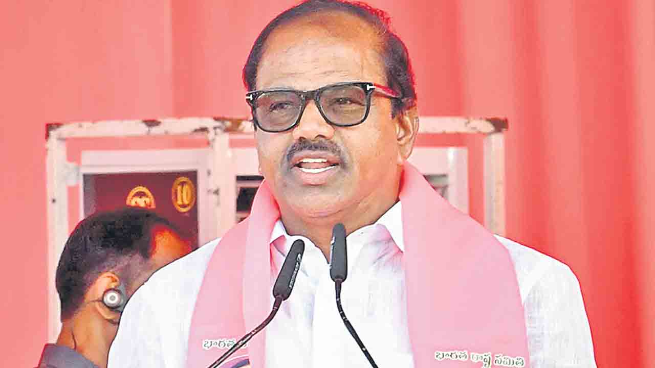 ఆ ఎమ్మెల్యేపై సీఎం కేసీఆర్‌ పొగడ్తల వర్షం.. అభివృద్ధి సాధించిన హీరో అంటూ కితాబు