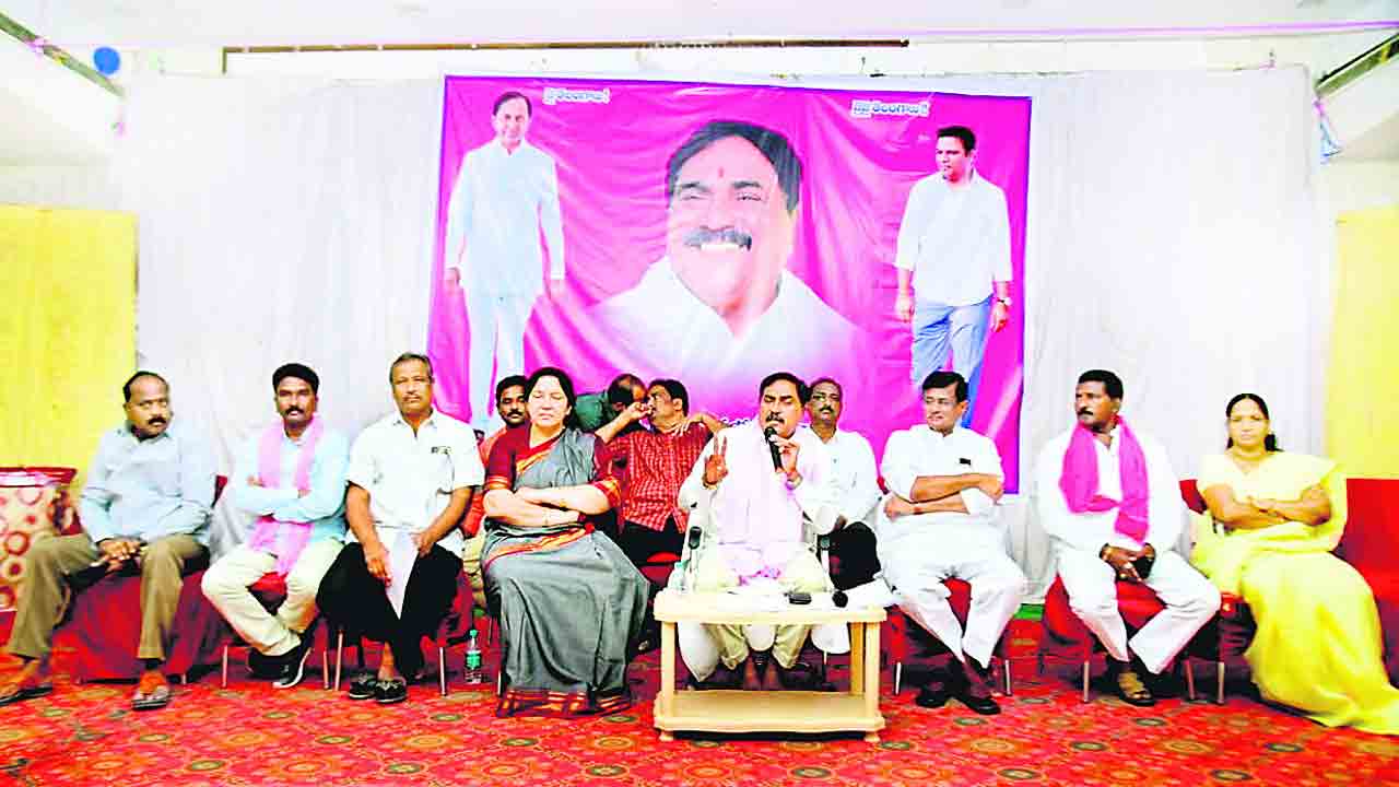 స్కాములా.. స్కీములా..?