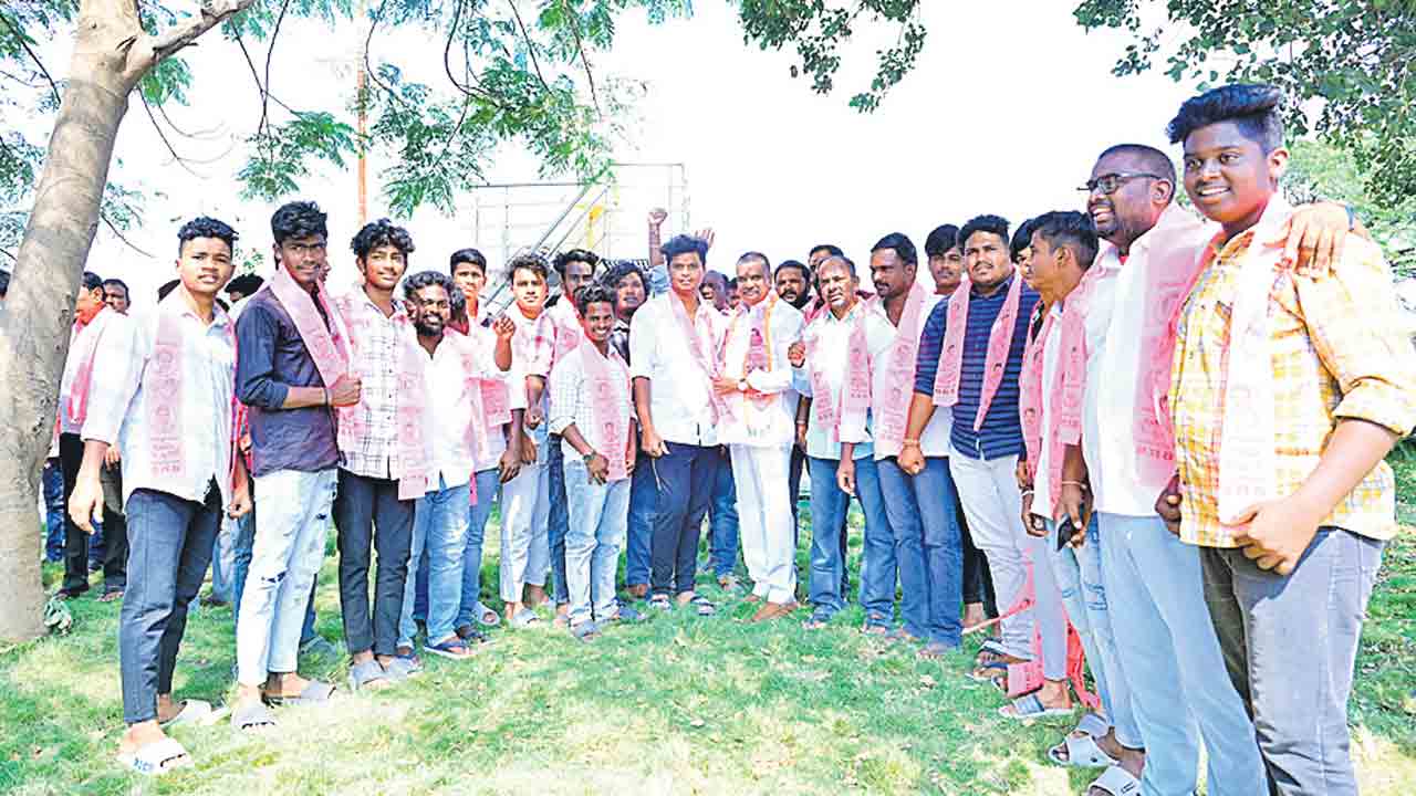 గులాబీ పార్టీలోకి వలసల జోరు