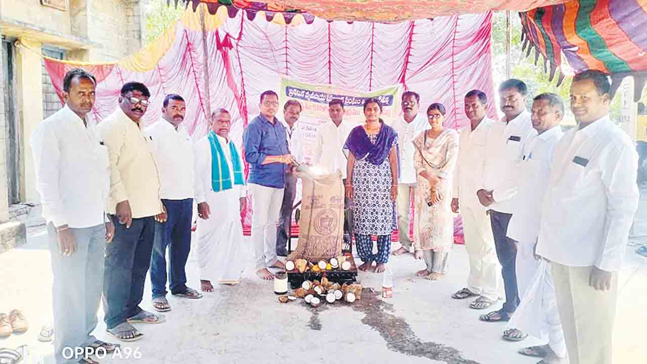 కొనుగోలు కేంద్రాలను సద్వినియోగం చేసుకోవాలి