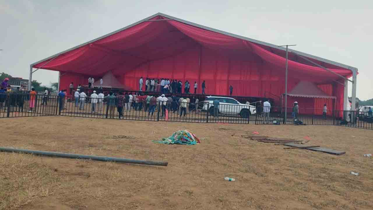 సభకు సారొస్తుండ్రు..