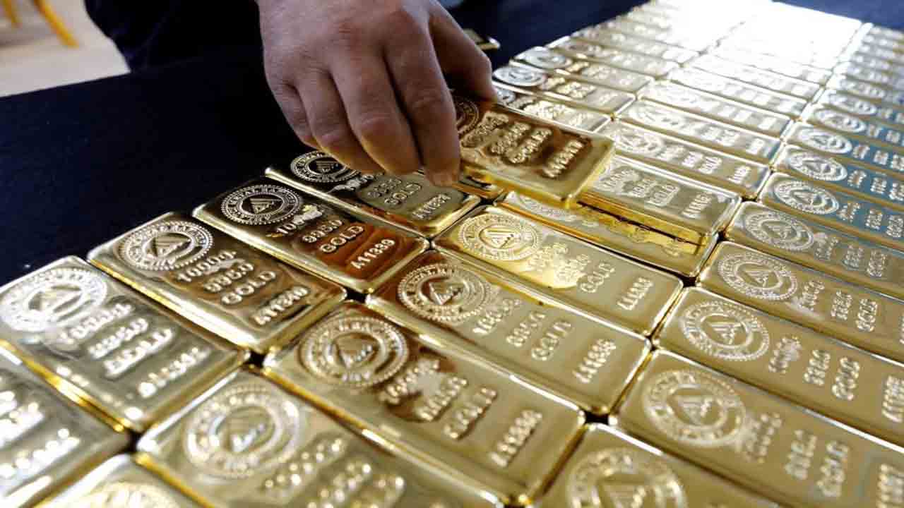 మలద్వారంలో దాచుకొని బంగారం స్మగ్లింగ్‌