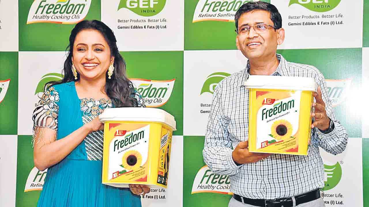 పది లీటర్లలో ఫ్రీడమ్‌ జార్‌