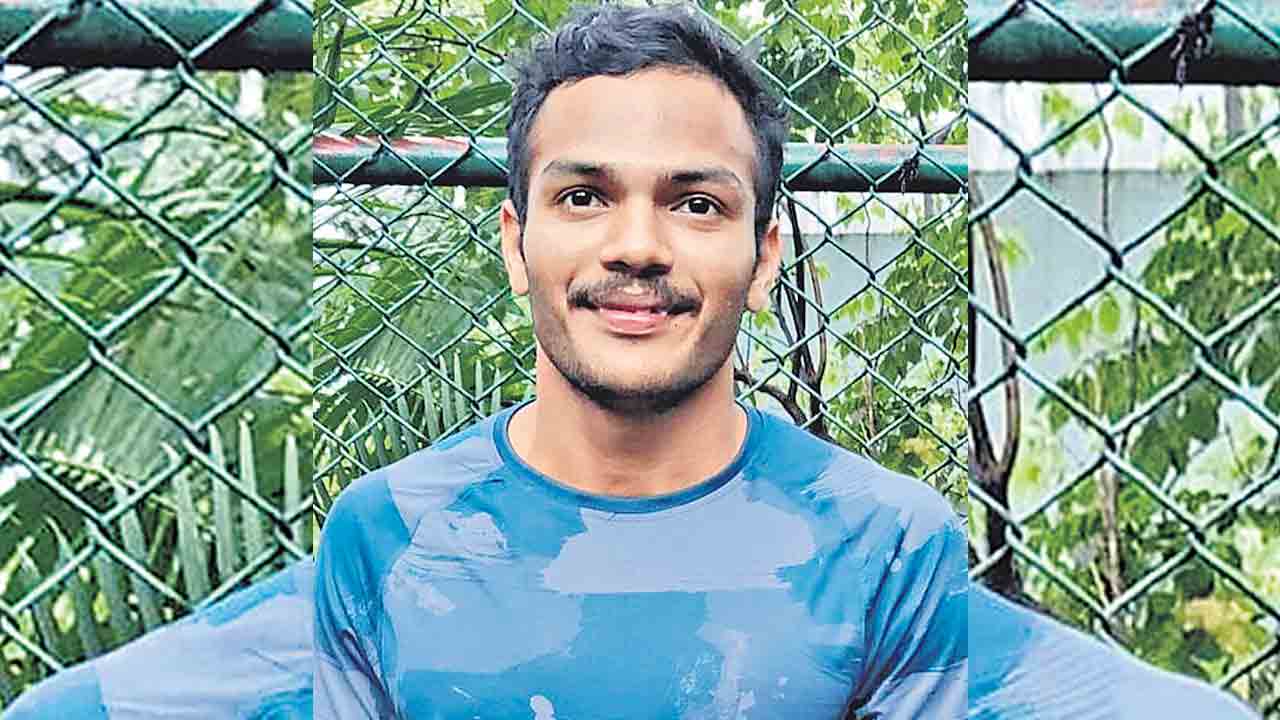 100 మీటర్లు @ 10.23 సెకన్లు