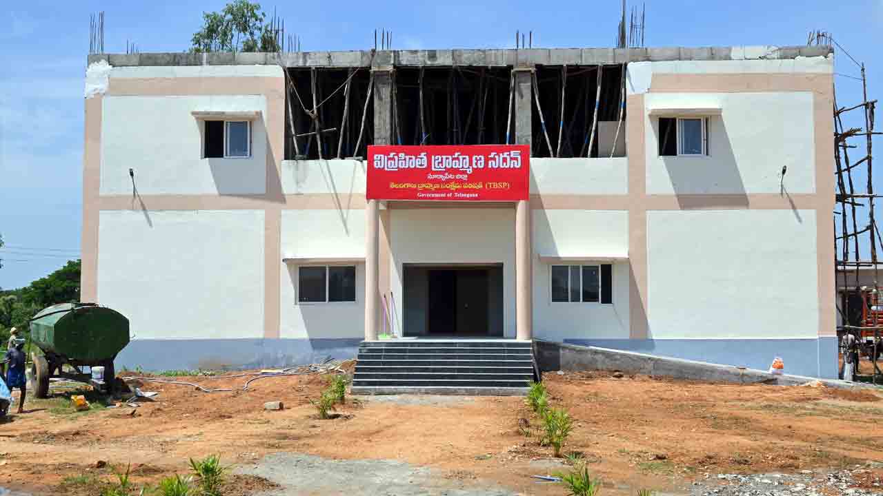 అస్థిత్వ వేదికలు ఆత్మగౌరవ భవనాలు