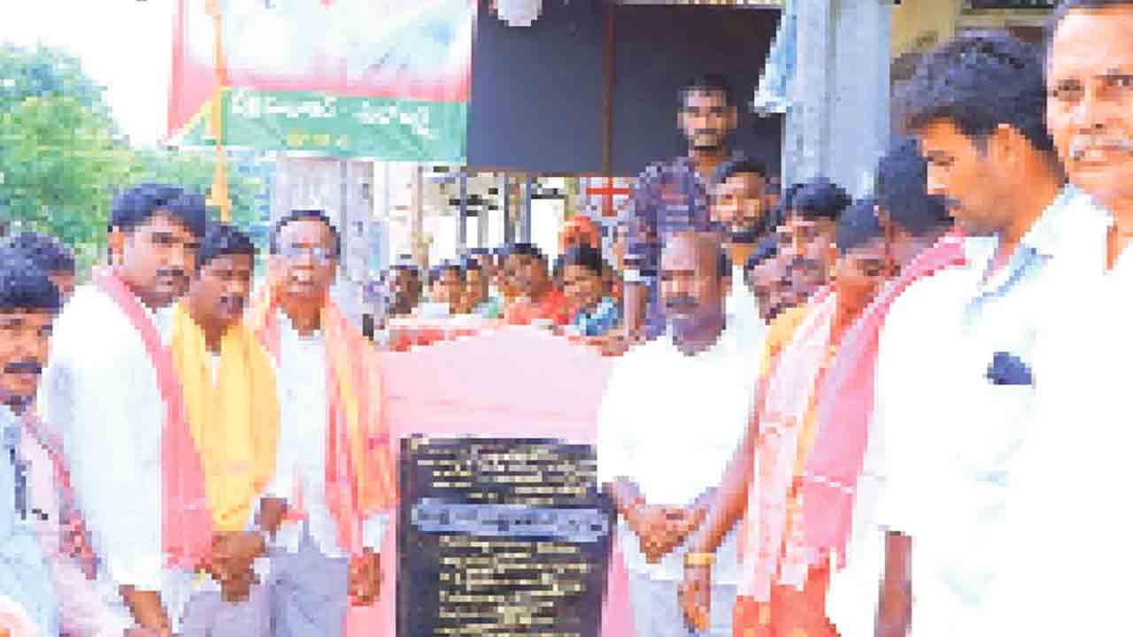 సబ్బండ వర్గాలకు సీఎం కేసీఆర్‌ సమ ప్రాధాన్యం