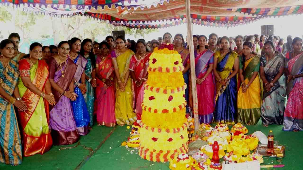 పూల పండుగొచ్చె..