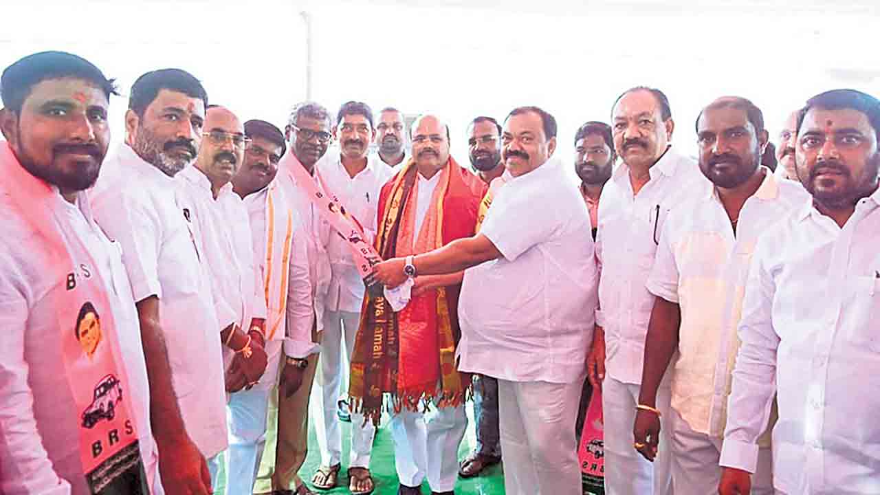బీఆర్‌ఎస్‌లో భారీగా చేరికలు