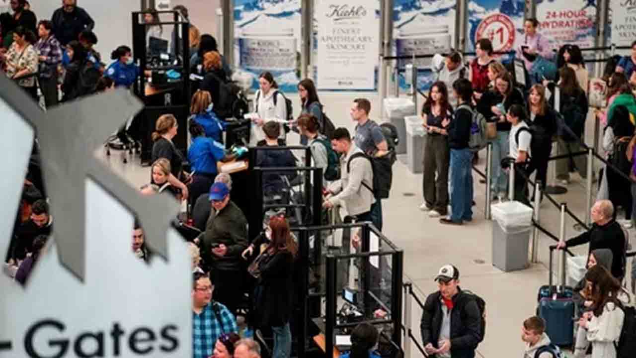 New York | అమెరికాకు వలసల చిక్కులు.. న్యూయార్క్‌ను నాశనం చేస్తున్న మానవతా వైఖరి: మేయర్‌ ఎరిక్‌ ఆడమ్స్‌