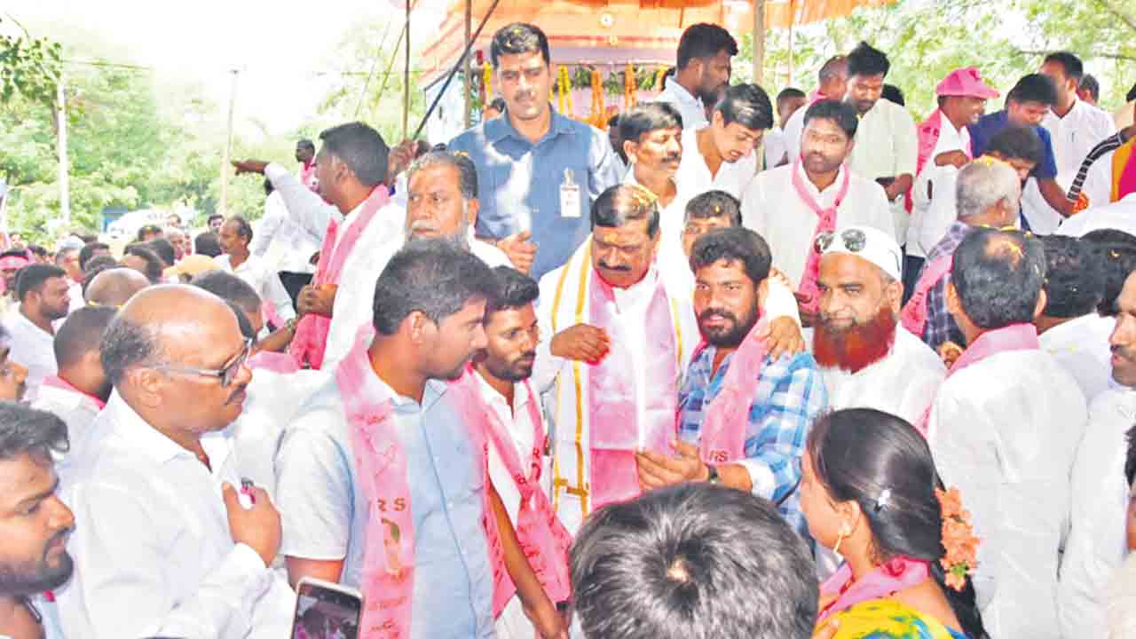 కపట కాంగ్రెస్‌ను తరిమికొట్టండి