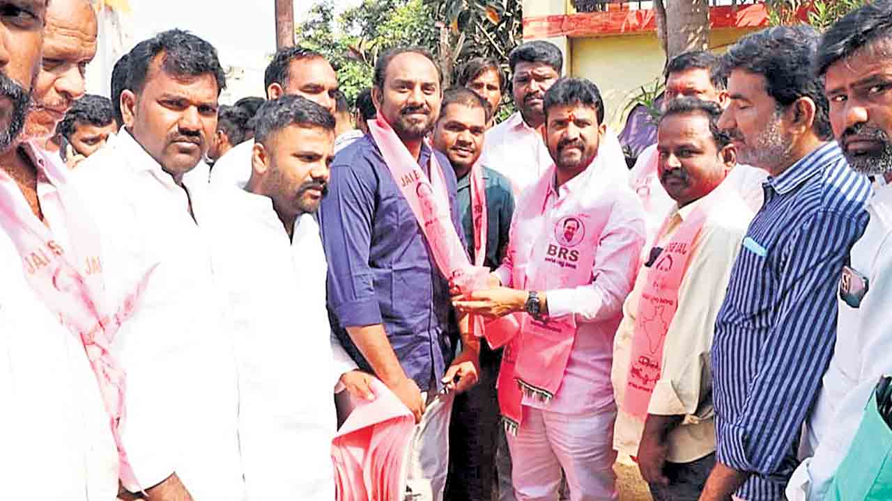 సకల జనులు బీఆర్‌ఎస్‌ వైపే..