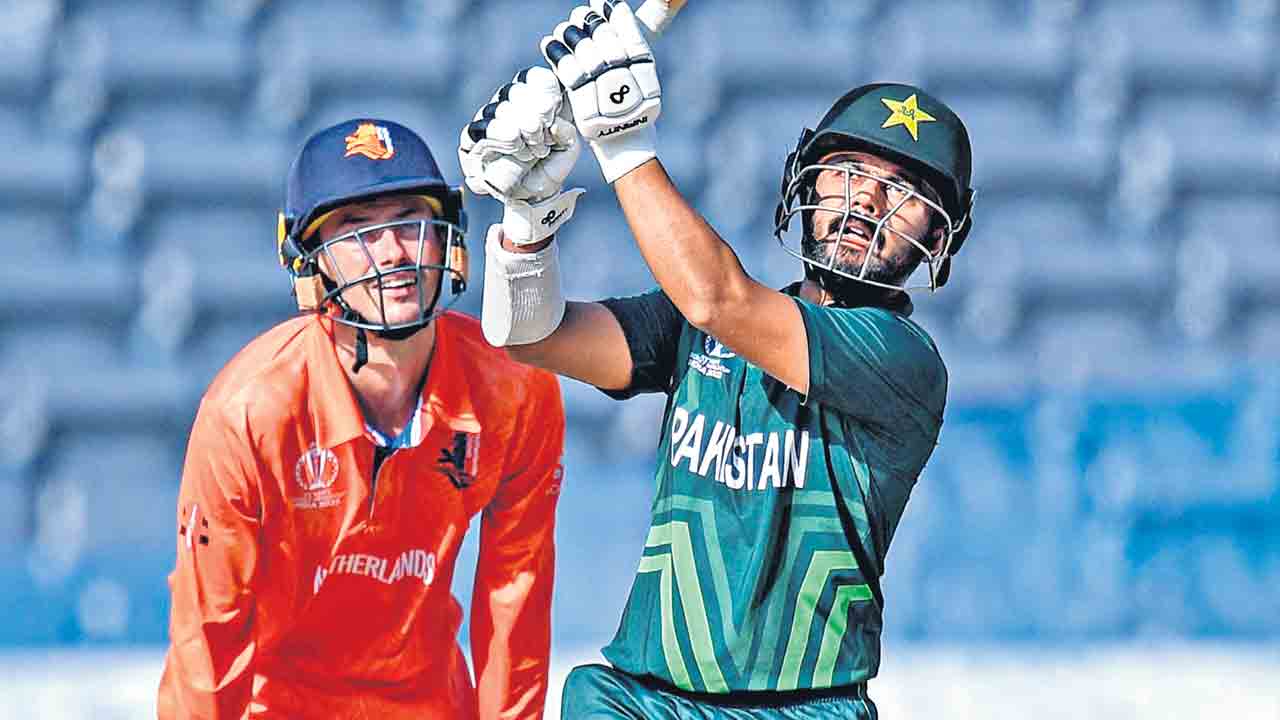 పాక్‌ బోణీ