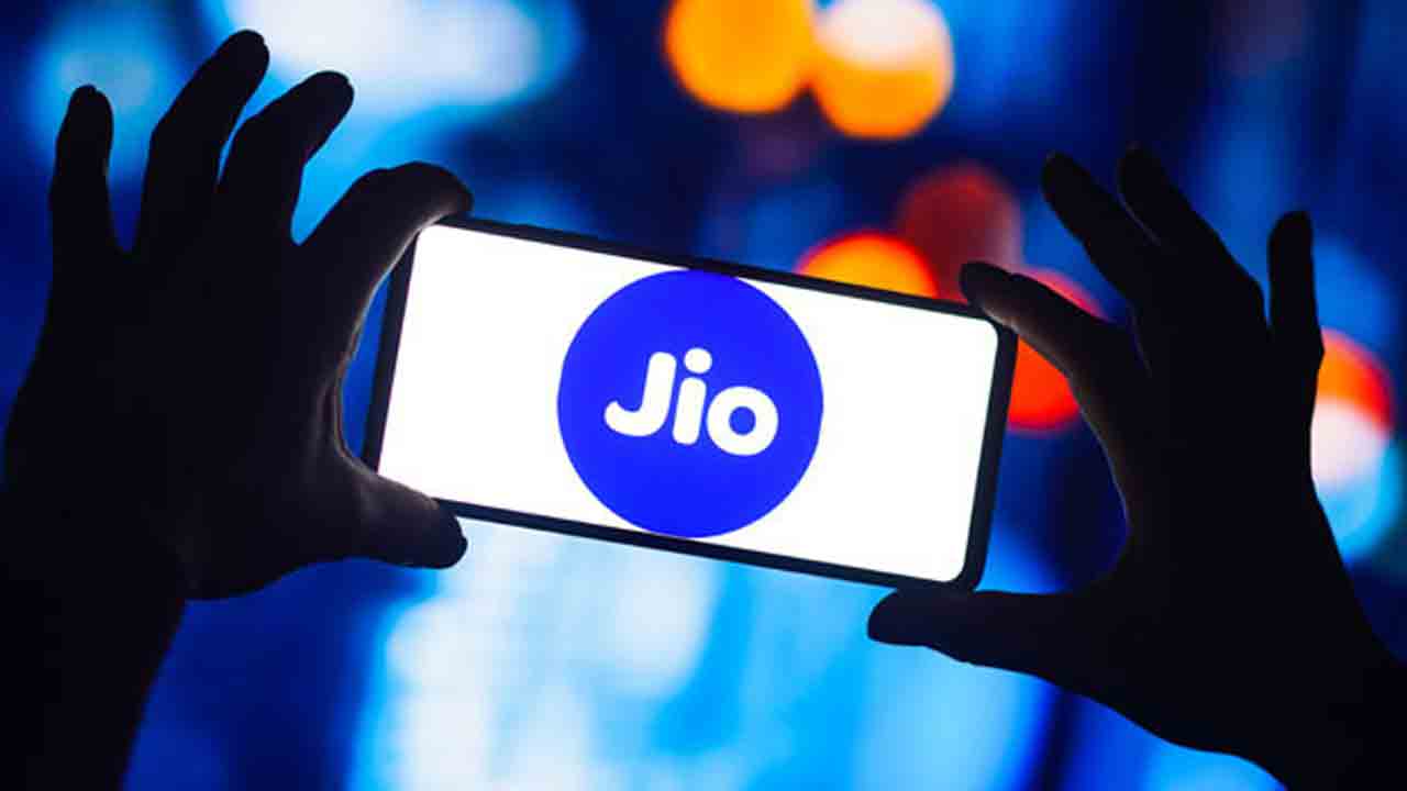 జియో ఫైనాన్షియల్‌ అదుర్స్‌