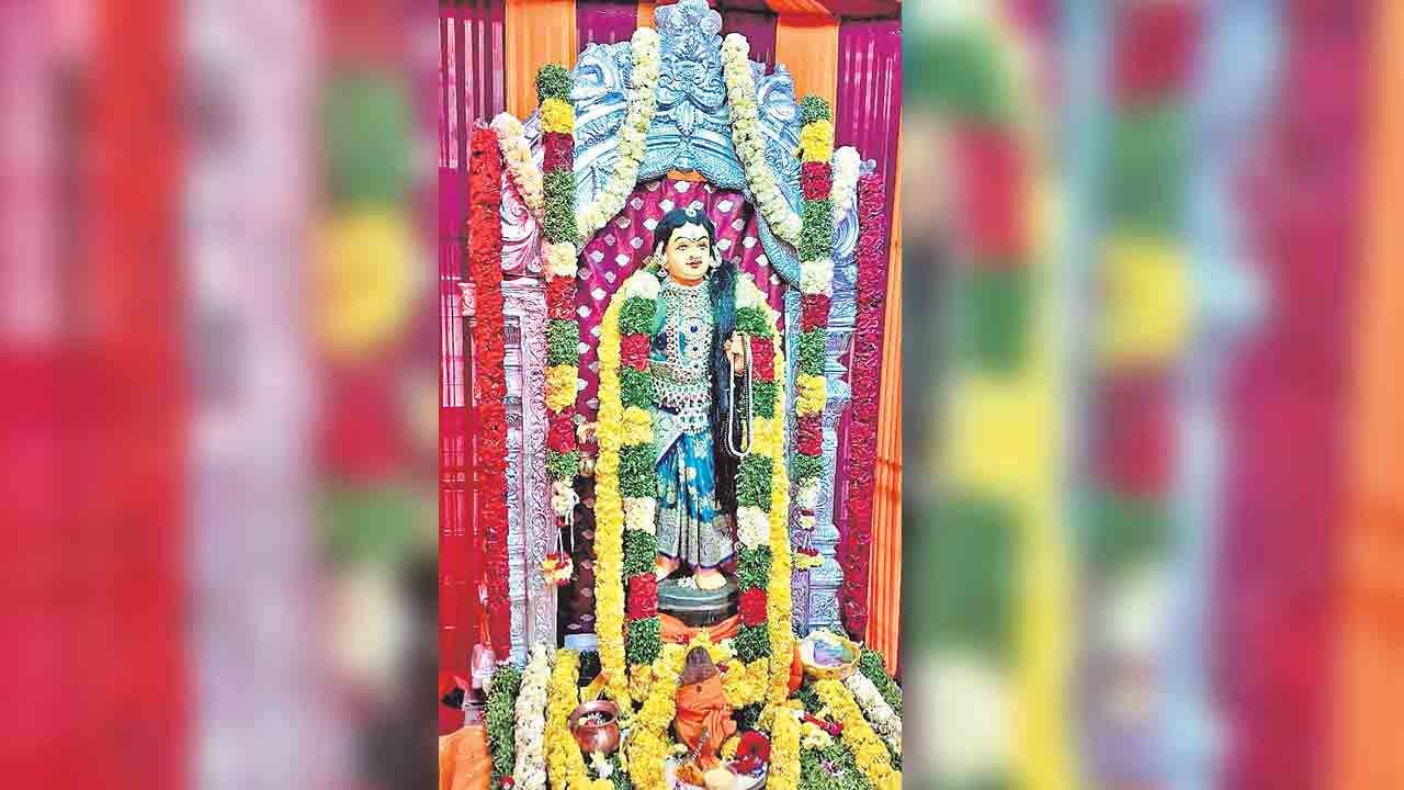 బ్రహ్మచారిణిగా బాసర అమ్మవారు