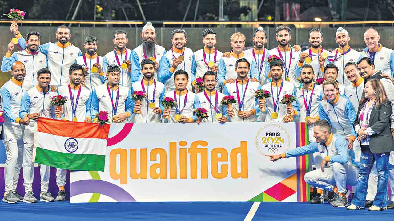 Asian Games | దుమ్మురేపుతున్న అథ్లెట్లు.. సెంచరీ కొట్టడమే లక్ష్యంగా చైనాలో అడుగుపెట్టిన భారత బృందం..