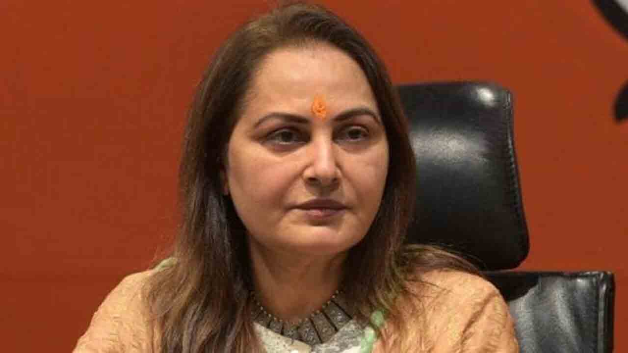 జయప్రదపై నాన్బెయిలబుల్ వారంట్