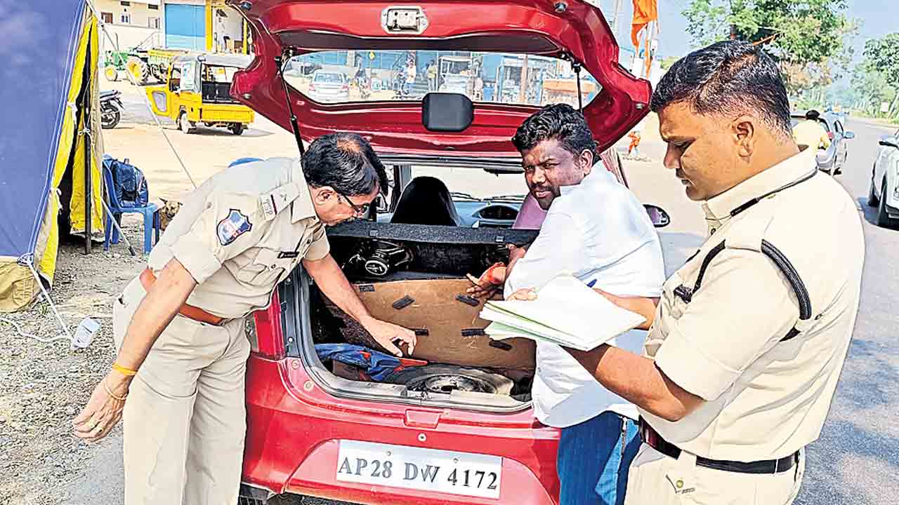 ఎక్కడికక్కడ నిఘా..