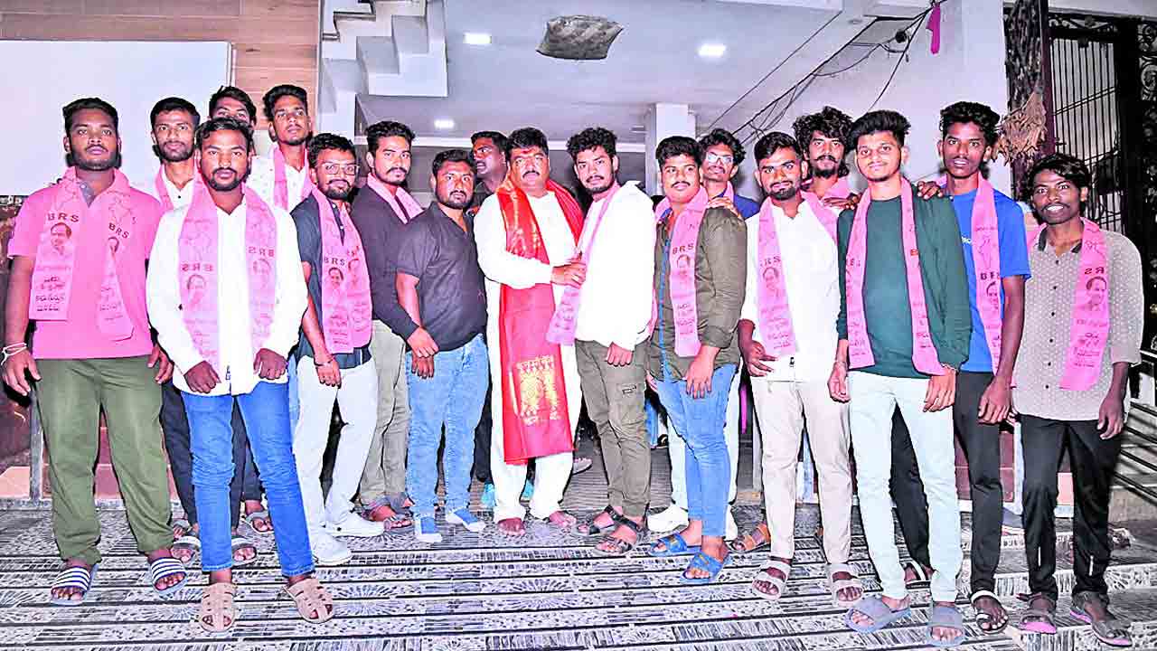 యువతకు ఉపాధి అవకాశాలు కల్పిస్తా