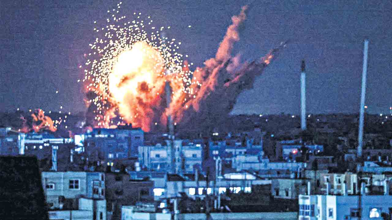 గాజా దవాఖానపై దాడి 500 మంది మృతి