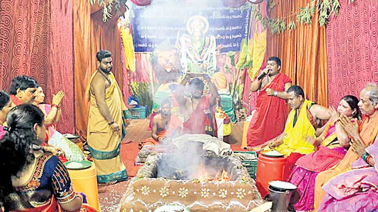 దుర్గతి నాశిని.. సద్గతిదాయిని మహాలక్ష్మి నమోస్తుతే..