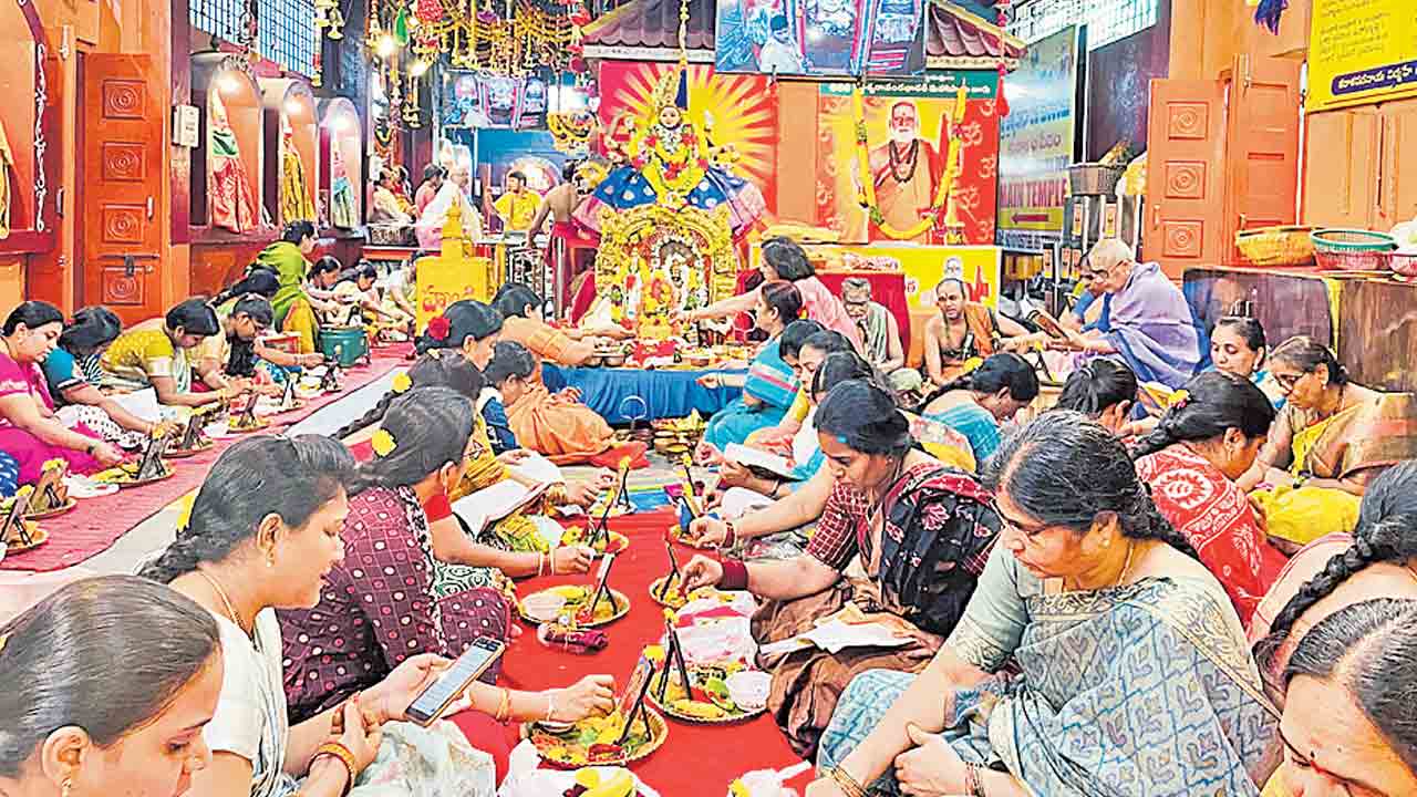 అన్నపూర్ణాదేవిగా అమ్మవారు