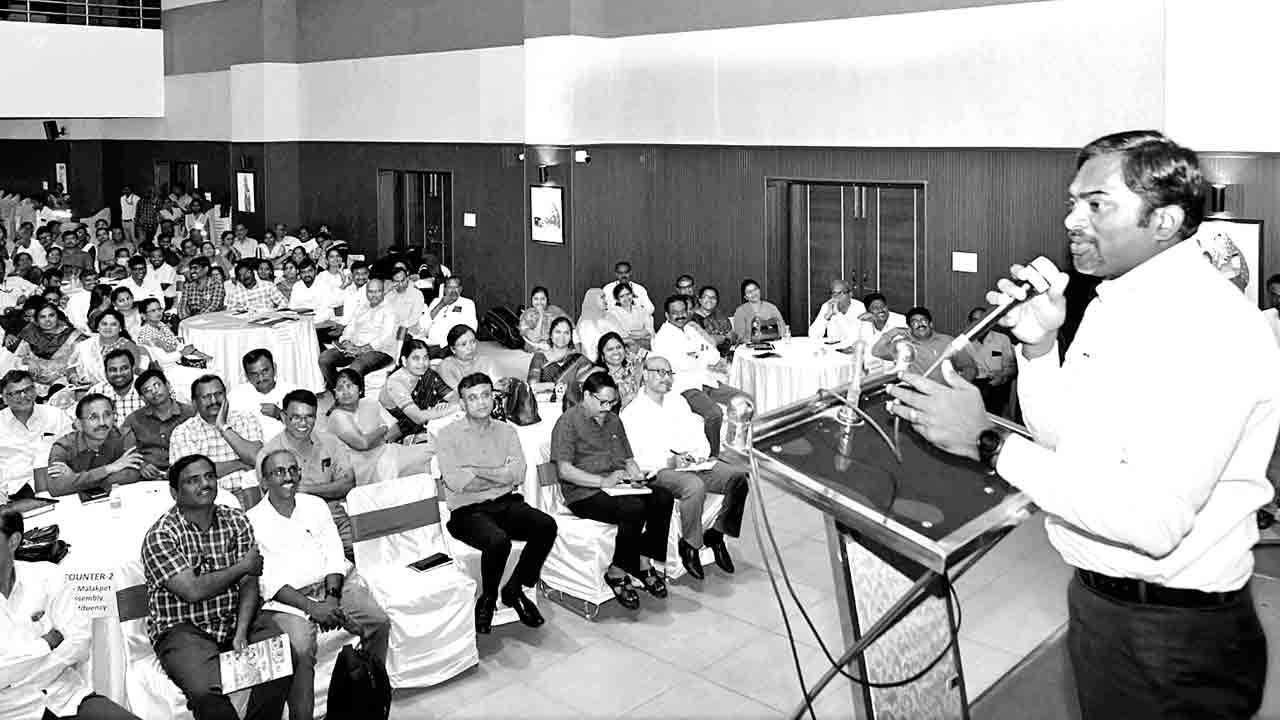 ఓటెవరికి వేశారో చెబితే…మూడు నెలల శిక్ష