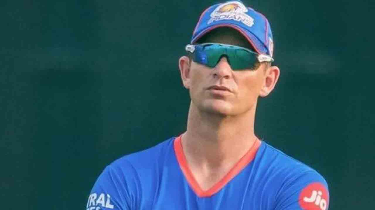 ముంబైకి బాండ్ బై బై