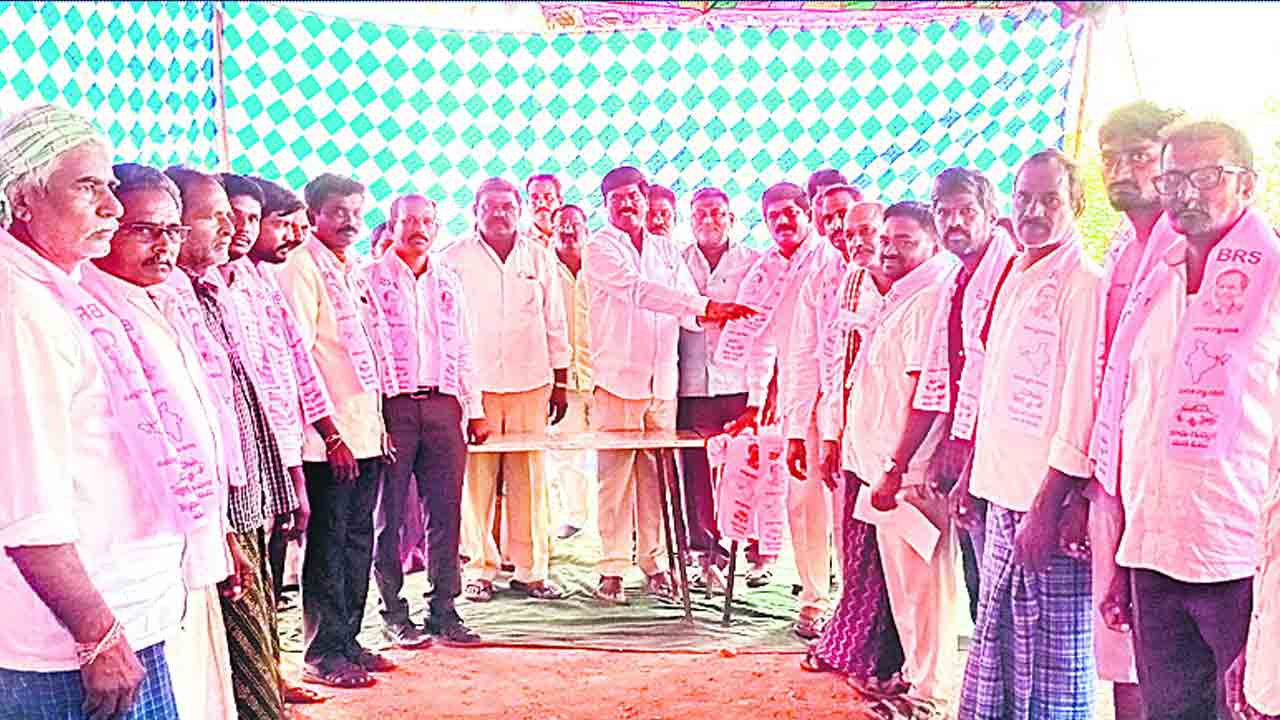 అభివృద్ధికి పట్టం కట్టాలి