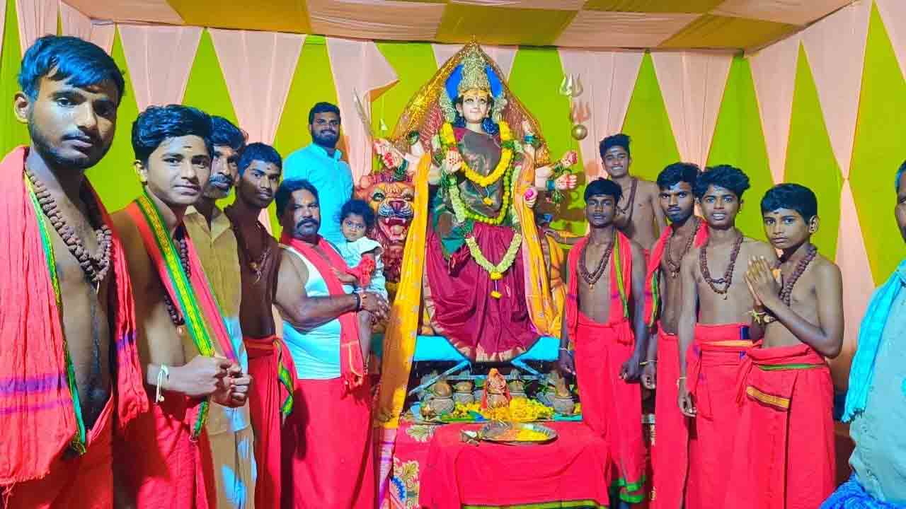 అమ్మవారికి ప్రత్యేక పూజలు