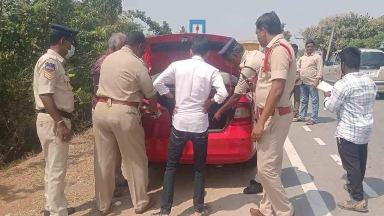 ఓటర్లను ప్రలోభపెడితే చర్యలు