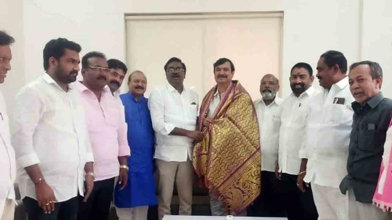 ఆర్జేసీ కృష్ణకు మంత్రి పువ్వాడ అభినందనలు