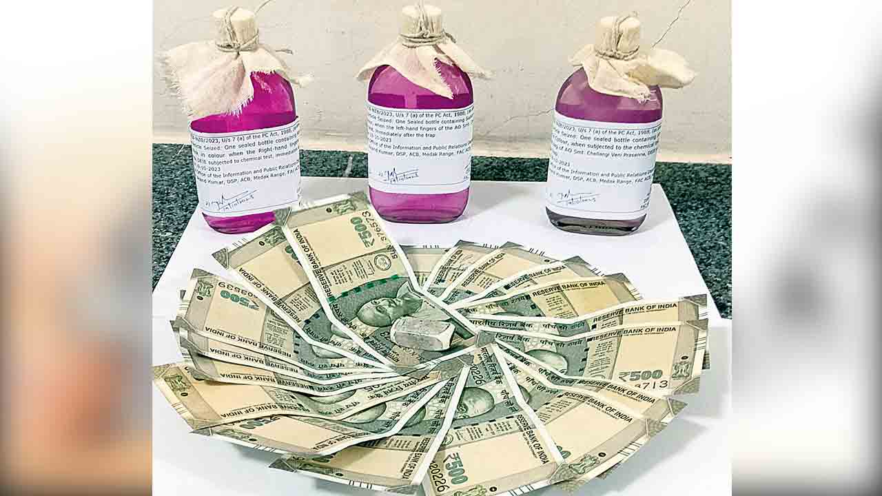 ఏసీబీ వలలో అవినీతి చేప