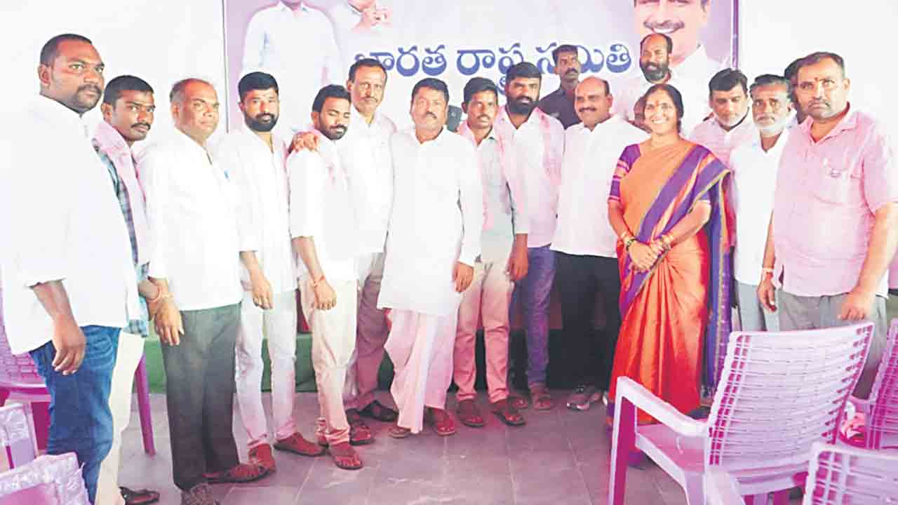 చేరికల వెల్లువ