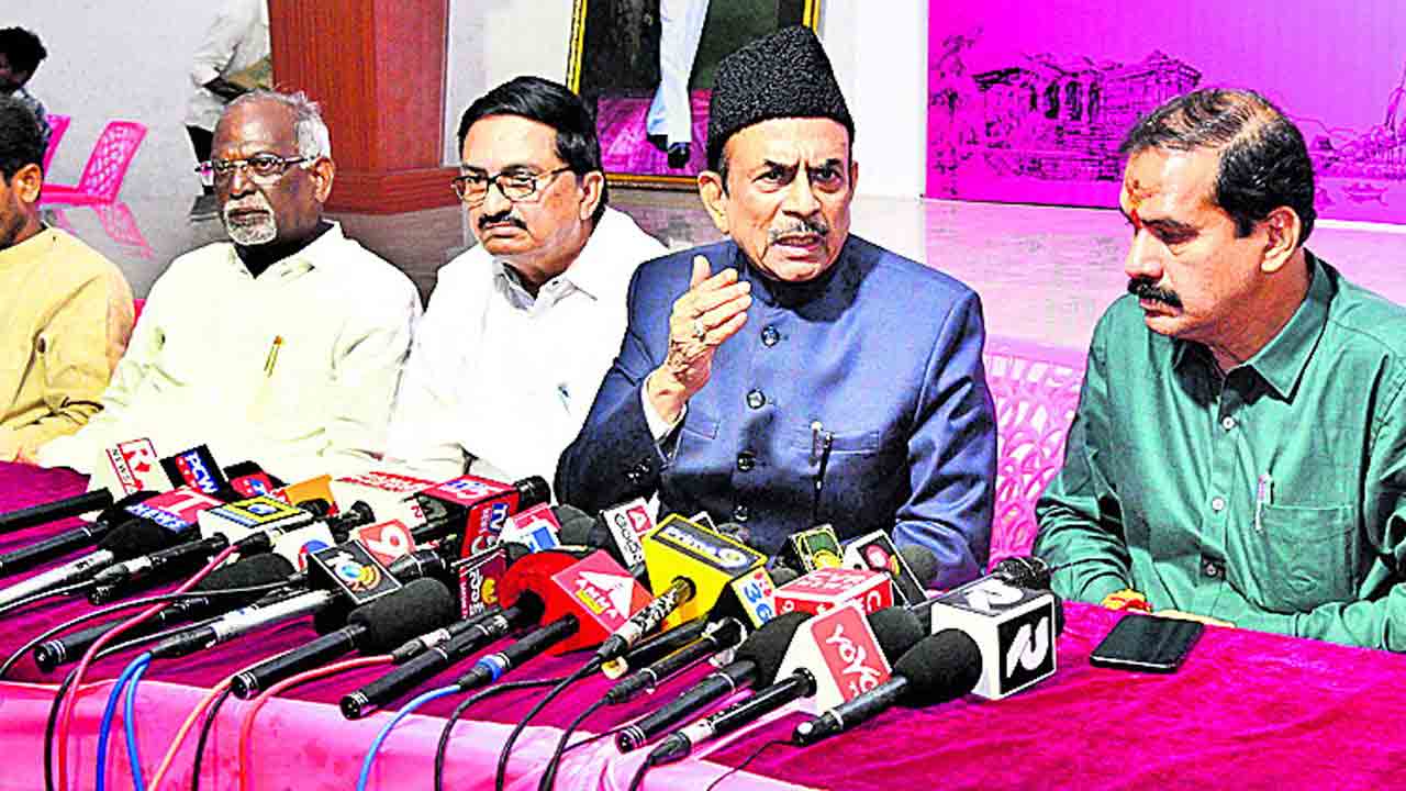 కాంగ్రెస్‌లో అందరూ సీఎం అభ్యర్థులే..