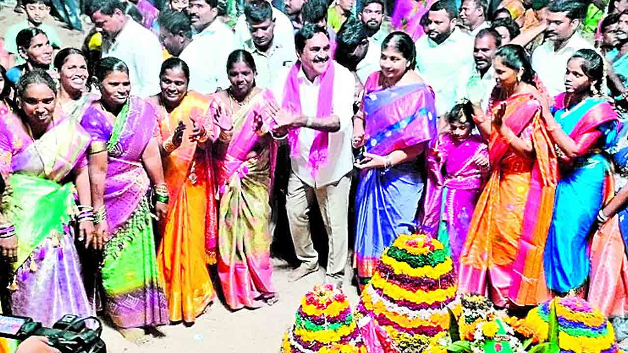 వైభవంగా సద్దుల బతుకమ్మ