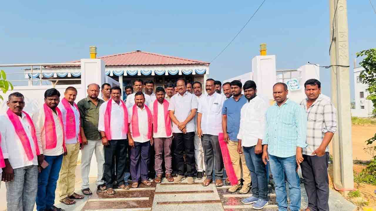 కార్యకర్తలు సమిష్టిగా పనిచేయాలి